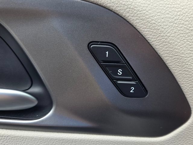 Used 2024 Chrysler Pacifica Touring-L FWD image 31