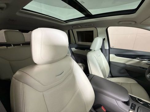 Certified 2023 Cadillac XT6 Premium Luxury image 32