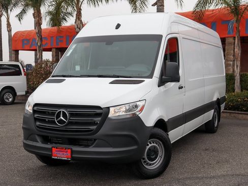 Used 2022 Mercedes-Benz Sprinter 2500 image 4