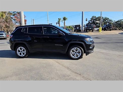 Used 2025 Jeep Compass Sport image 36