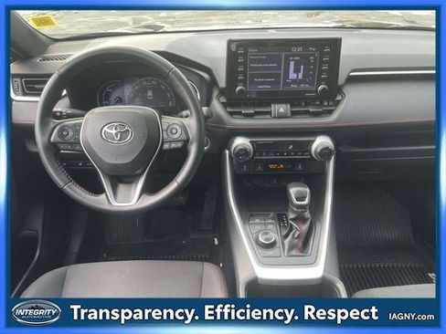 Used 2022 Toyota RAV4 SE w/ Weather & Moonroof Package image 13