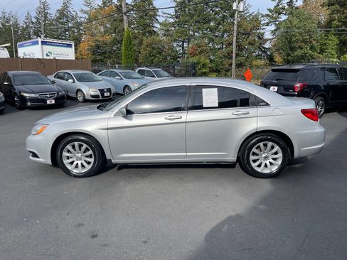 Used 2012 Chrysler 200 Touring image 3