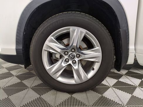 Used 2019 Toyota Highlander Limited AWD/4WD image 30
