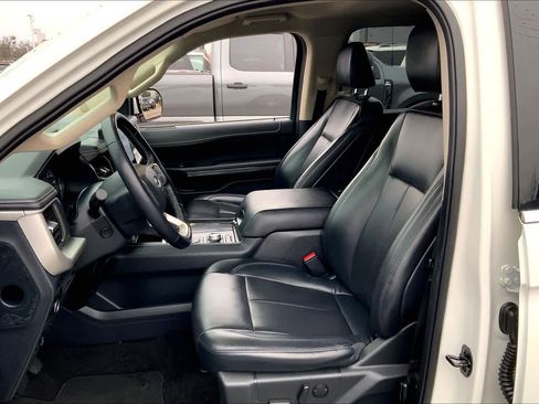 Used 2023 Ford Expedition XLT image 8