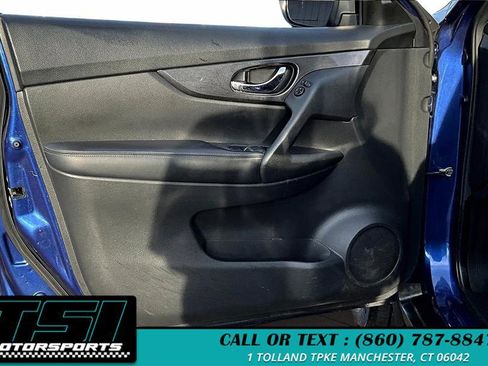 Used 2017 Nissan Rogue SV w/ SV Premium Package image 23