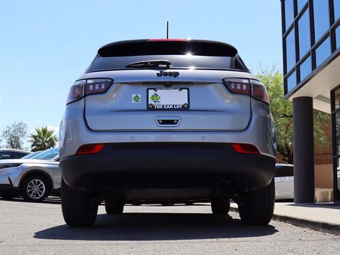 Used 2020 Jeep Compass Latitude FWD image 12
