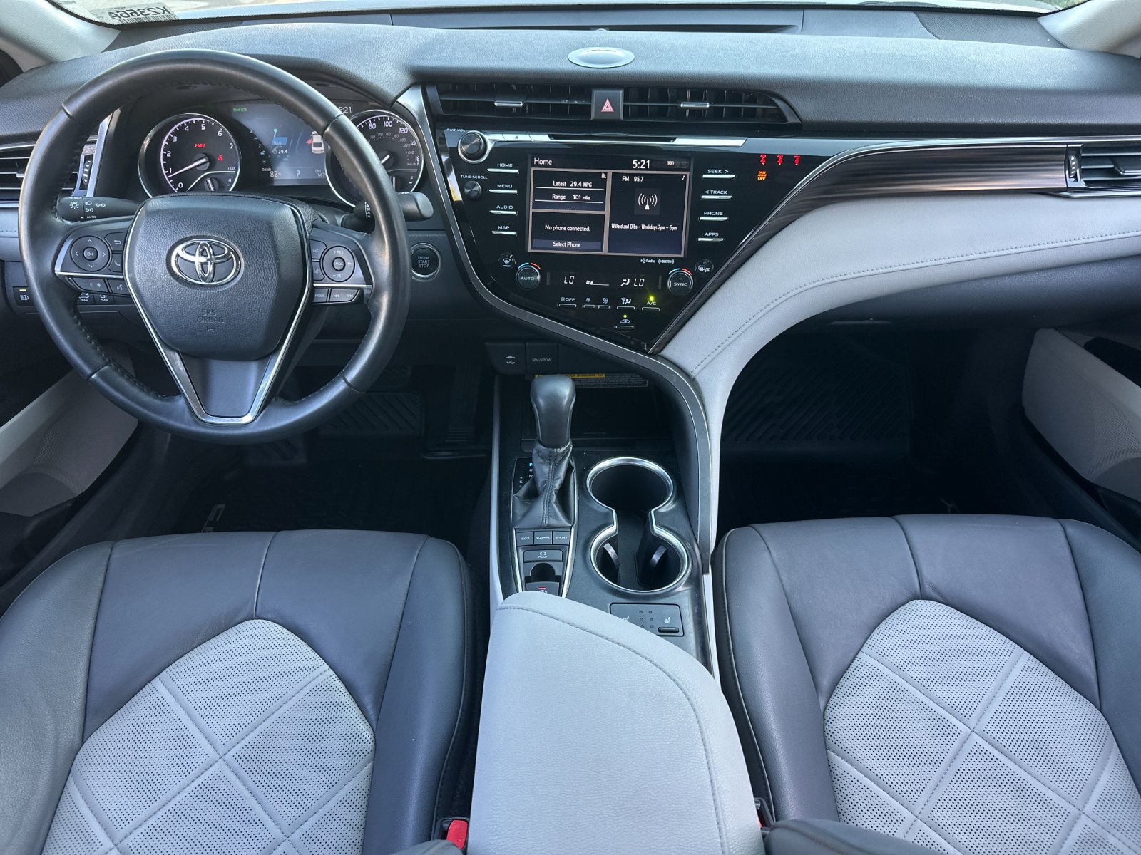 Used 2019 Toyota Camry XLE w/ 4 Season Floor Mat Package FWD image 13
