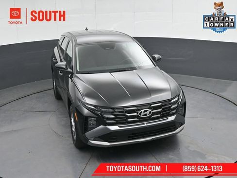 Used 2025 Hyundai Tucson SE AWD/4WD image 46