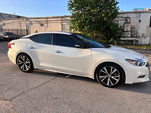 Used 2017 Nissan Maxima Platinum image 2