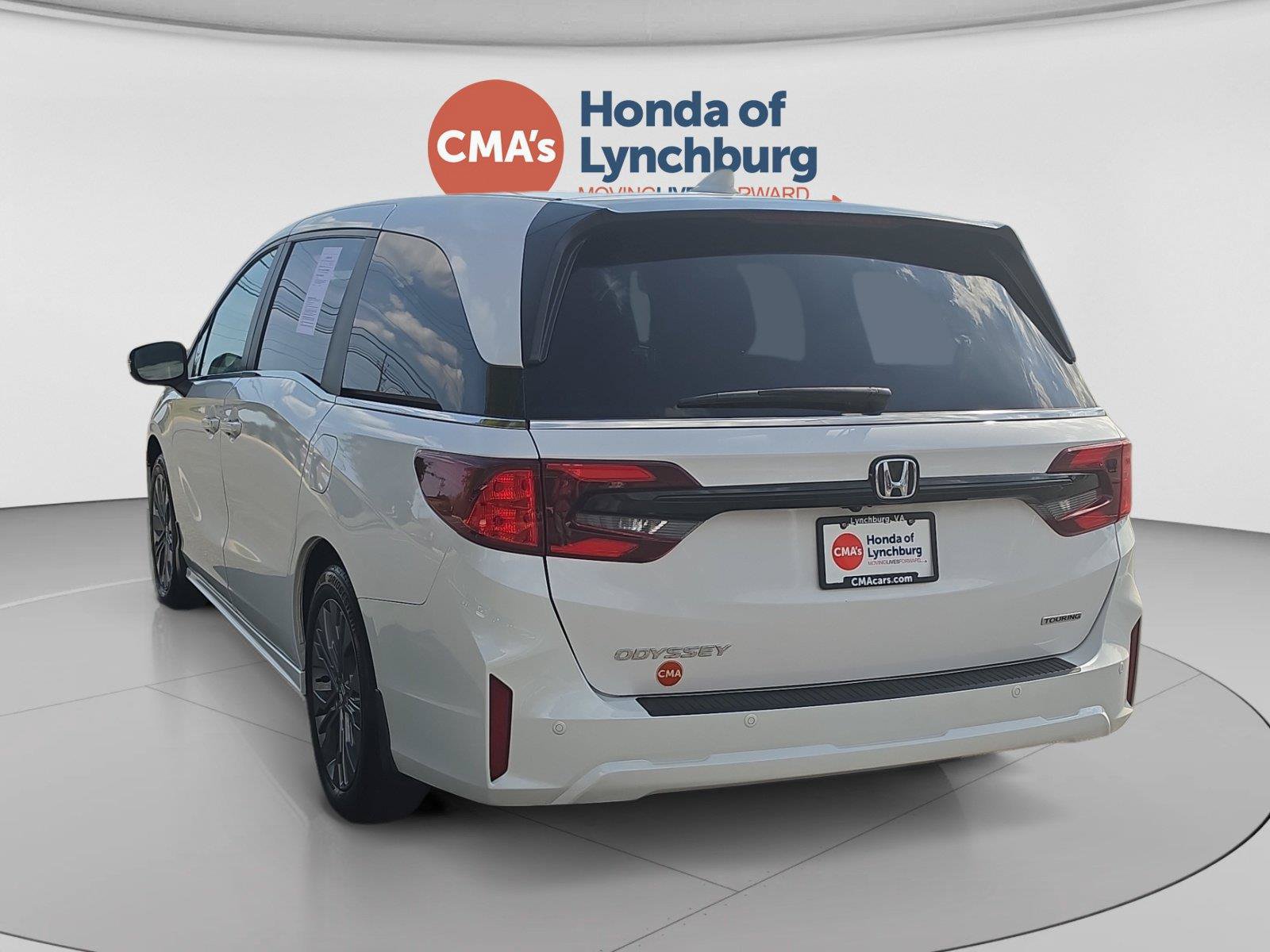 Used 2025 Honda Odyssey Touring image 3