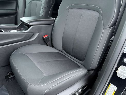 Used 2025 Jeep Grand Cherokee Laredo X image 17