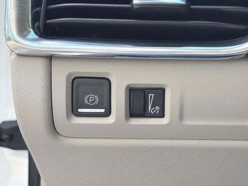 Certified 2023 Cadillac XT4 Premium Luxury FWD image 32