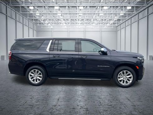 Used 2024 Chevrolet Suburban Premier RWD image 8