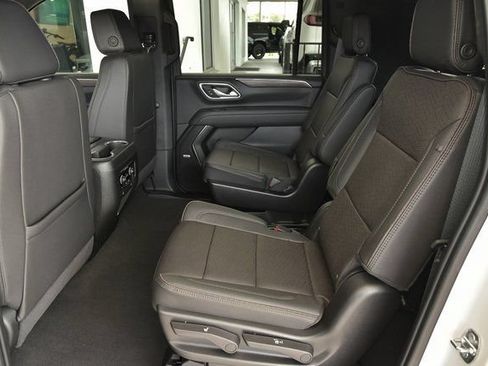 Used 2024 Chevrolet Suburban High Country AWD/4WD image 18