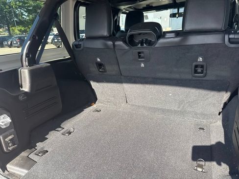 Used 2019 Jeep Wrangler Unlimited Sahara w/ Safety Group AWD/4WD image 11