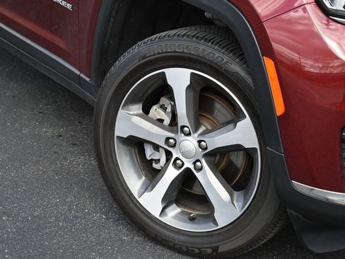 Used 2024 Jeep Grand Cherokee L Limited image 3