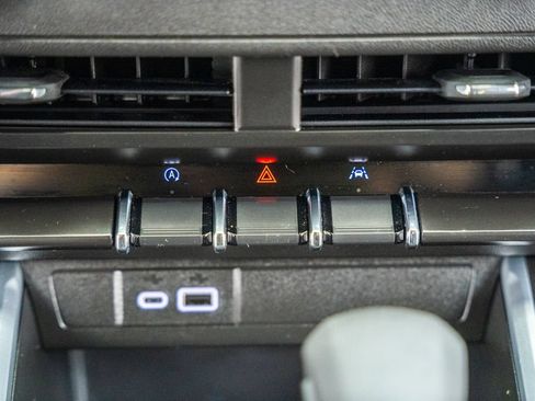 Used 2024 Chevrolet Colorado Trail Boss w/ Technology Package AWD/4WD image 26