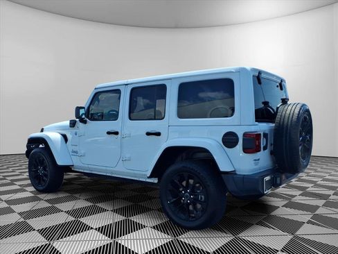 Used 2024 Jeep Wrangler Unlimited Sahara AWD/4WD image 25