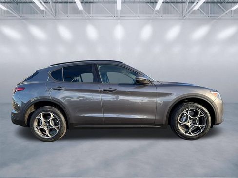 Used 2022 Alfa Romeo Stelvio Sprint image 3