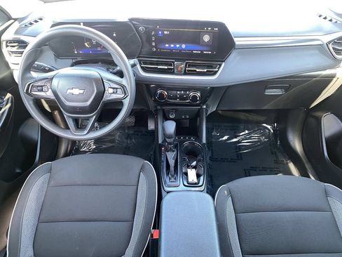 Used 2025 Chevrolet TrailBlazer LT FWD image 16