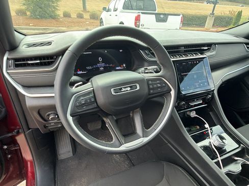 Used 2024 Jeep Grand Cherokee Laredo X AWD/4WD image 25