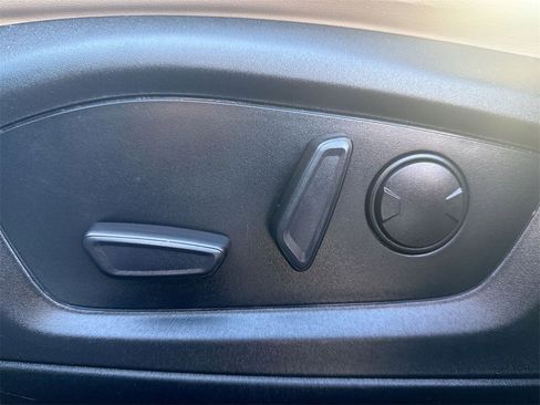 Used 2021 Ford Explorer XLT w/ Equipment Group 202A image 14