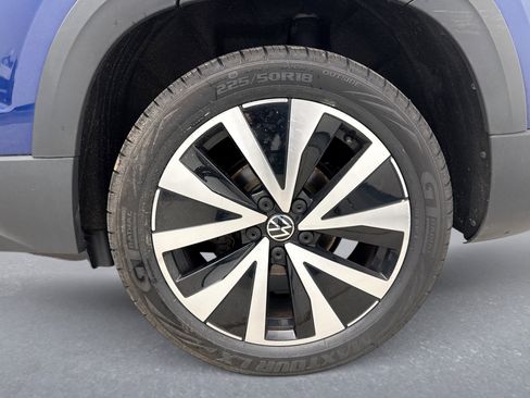 Used 2023 Volkswagen Taos SE w/ Panoramic Sunroof Package AWD/4WD image 26