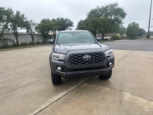 Used 2020 Toyota Tacoma TRD Off-Road AWD/4WD image 5