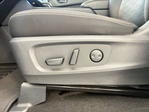 Used 2025 Nissan Pathfinder SV AWD/4WD image 28