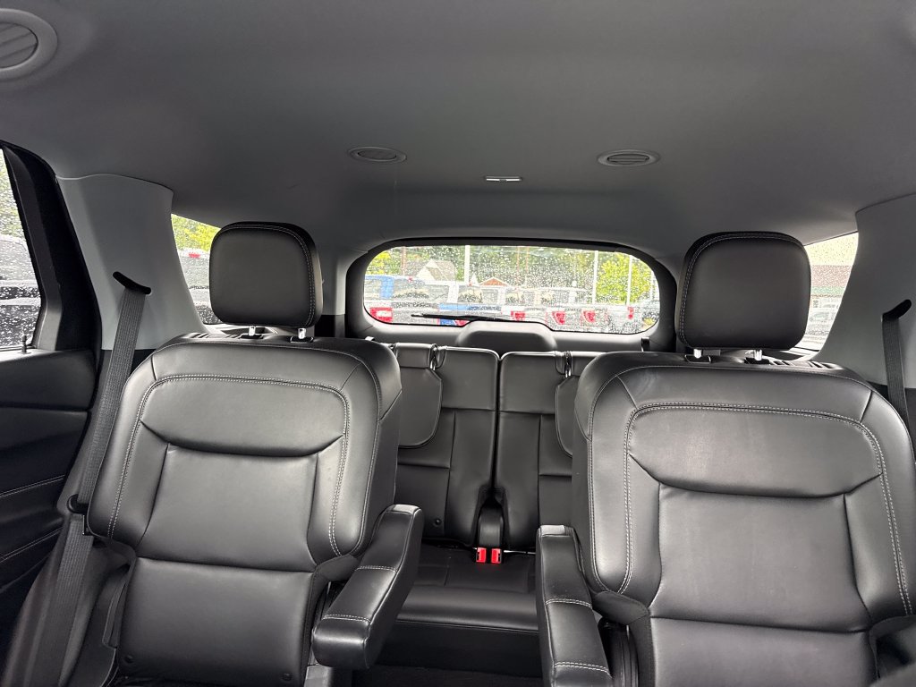 Used 2024 Ford Explorer XLT w/ Equipment Group 202A AWD/4WD image 40