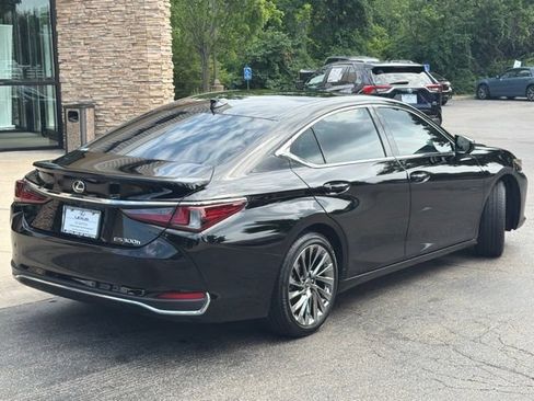 Used 2024 Lexus ES 300h Ultra Luxury w/ Accessory Package (Z2) FWD image 7