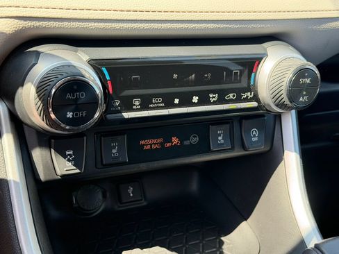 Used 2022 Toyota RAV4 XLE w/ XLE Grade Weather Package AWD/4WD image 34