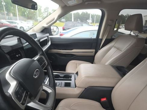 Used 2024 Ford Expedition Max XLT image 12