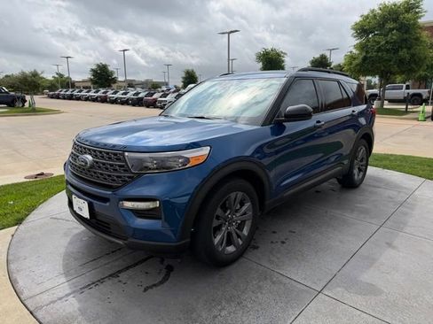 Certified 2023 Ford Explorer XLT w/ Equipment Group 202A RWD image 3