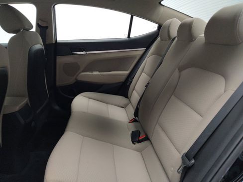 Used 2020 Hyundai Elantra SEL w/ Winter Weather Package FWD image 18