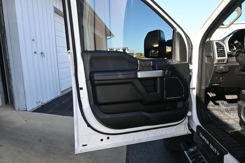 Used 2018 Ford F350 Lariat w/ Lariat Ultimate Package AWD/4WD image 29