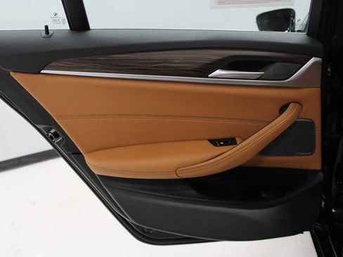 Used 2023 BMW 530i xDrive w/ Premium Package image 33