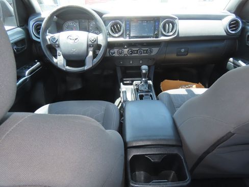 Used 2017 Toyota Tacoma TRD Sport AWD/4WD image 23