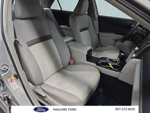 Used 2014 Toyota Camry LE FWD image 17