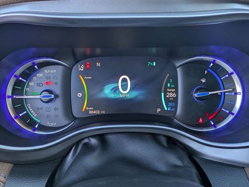 Used 2020 Chrysler Pacifica Limited w/ Advanced Safetytec Group image 18