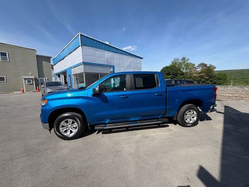 Used 2022 Chevrolet Silverado 1500 LT AWD/4WD image 2