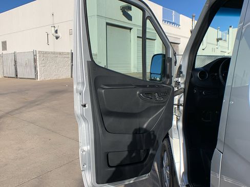 Used 2022 Mercedes-Benz Sprinter 2500 image 11