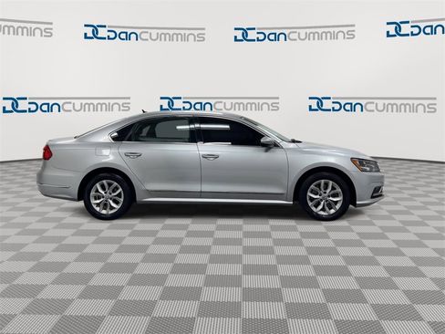 Used 2016 Volkswagen Passat 1.8T S image 9