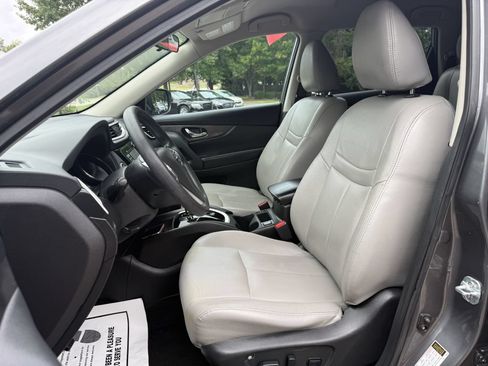 Used 2016 Nissan Rogue SV w/ SV Premium Package FWD image 9