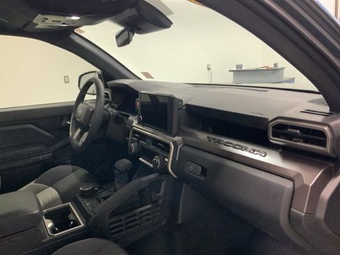 Used 2025 Toyota Tacoma TRD Off-Road image 30