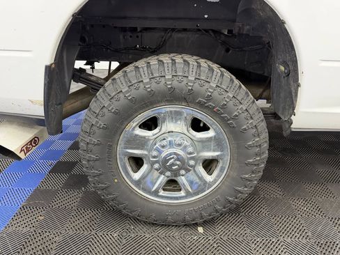 Used 2021 RAM 3500 Tradesman w/ Chrome Appearance Group AWD/4WD image 6