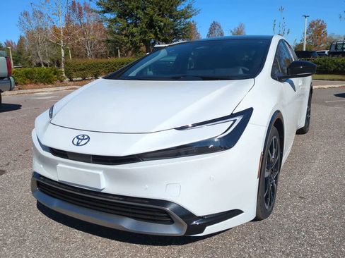 New 2026 Toyota Prius Plug-In Hybrid FWD image 2