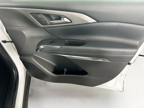 Used 2026 Chevrolet Traverse LT FWD image 32