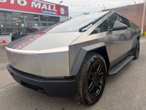 Used 2024 Tesla Cybertruck AWD Crew Cab image 2