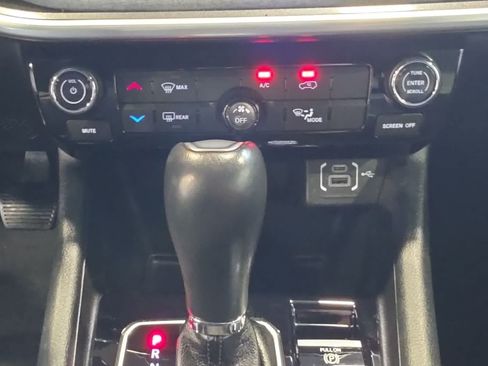 Used 2024 Jeep Compass Latitude AWD/4WD image 27